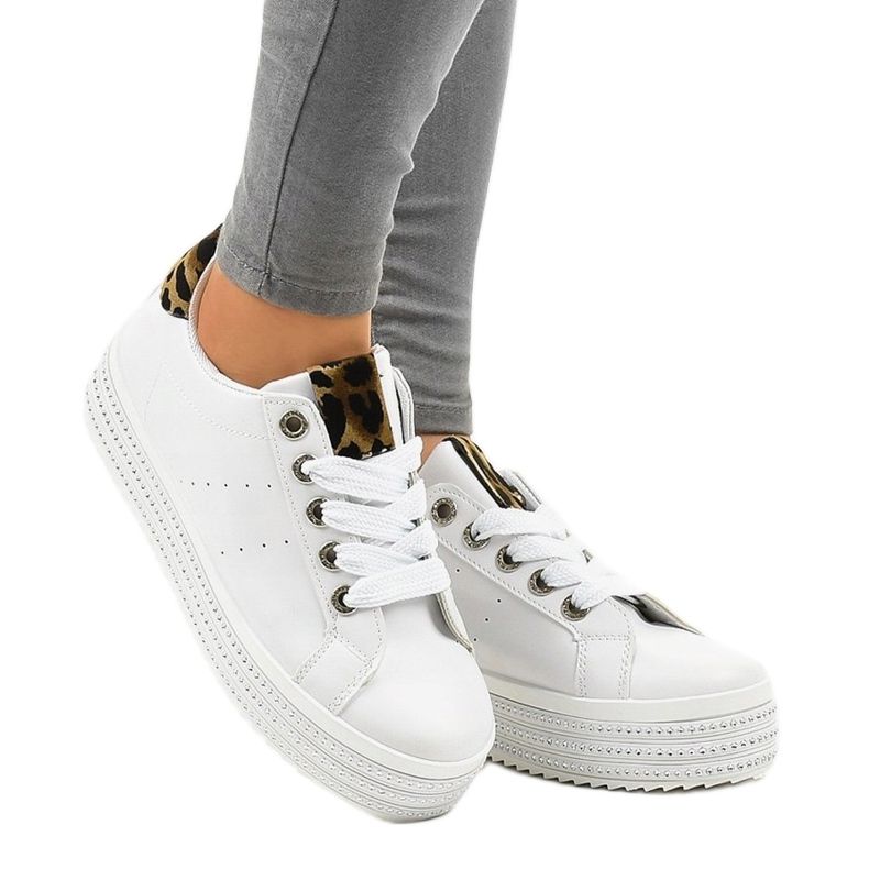 Sneakers bianche con stampa leopardata sulla piattaforma M-071 bianca 1