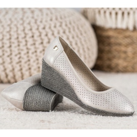 Pompe con zeppa leggera beige 2