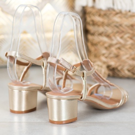 Small Swan Sandali Dorati Con Borchie d'oro 2