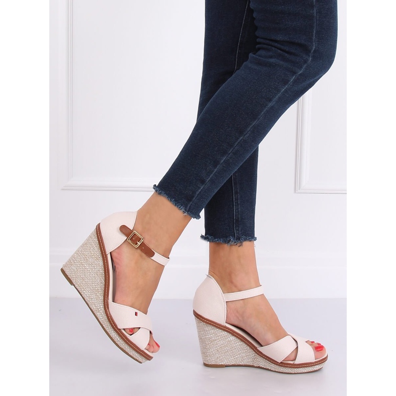 Sandali con zeppa beige R133P Beige 1