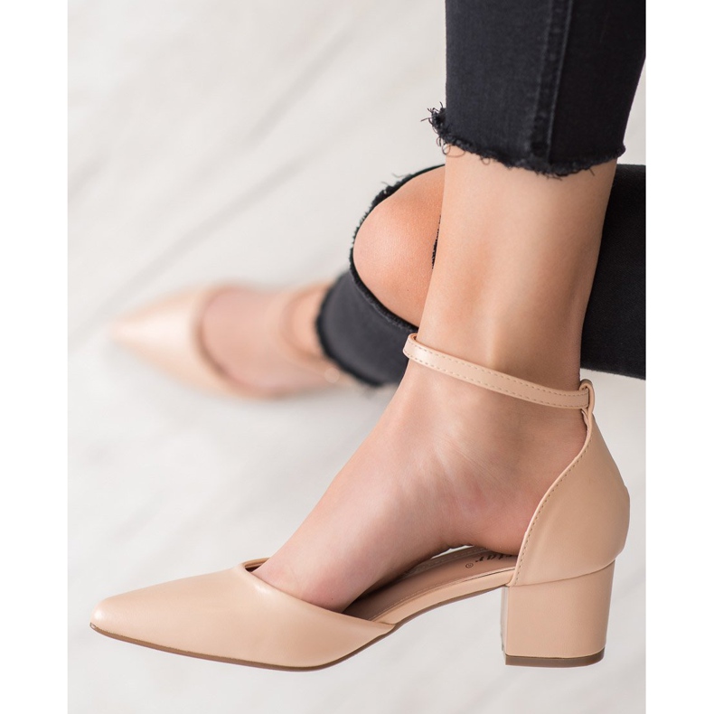 Seastar Pompe comode su un pilastro marrone 2