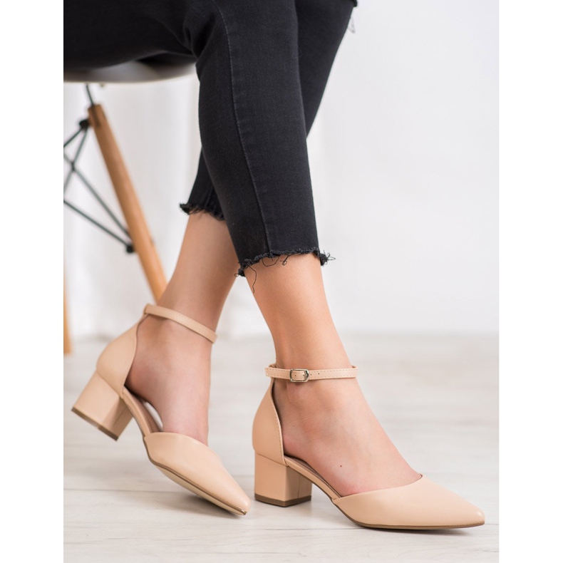 Seastar Pompe comode su un pilastro marrone 1