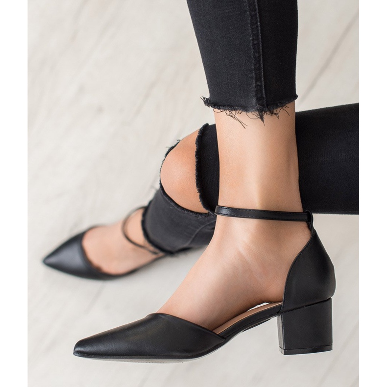 Seastar Pompe comode su un pilastro nero 2