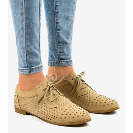 Scarpe traforate beige con borchie MJ1125 1