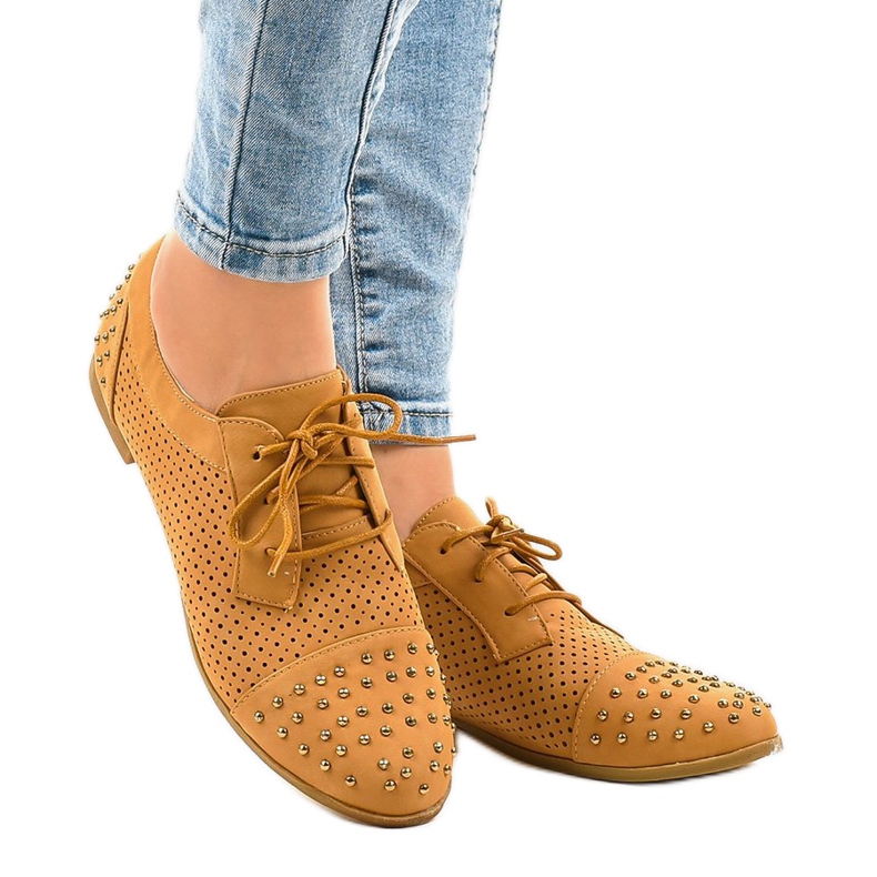 Scarpe traforate marroni con borchie MJ1125 marrone 2