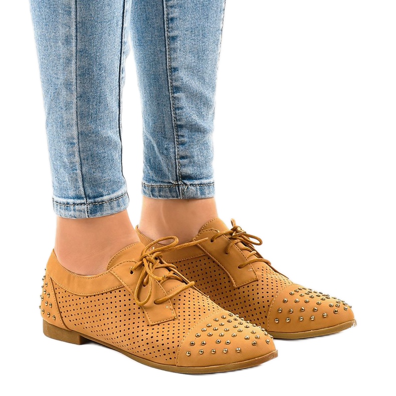 Scarpe traforate marroni con borchie MJ1125 marrone 1