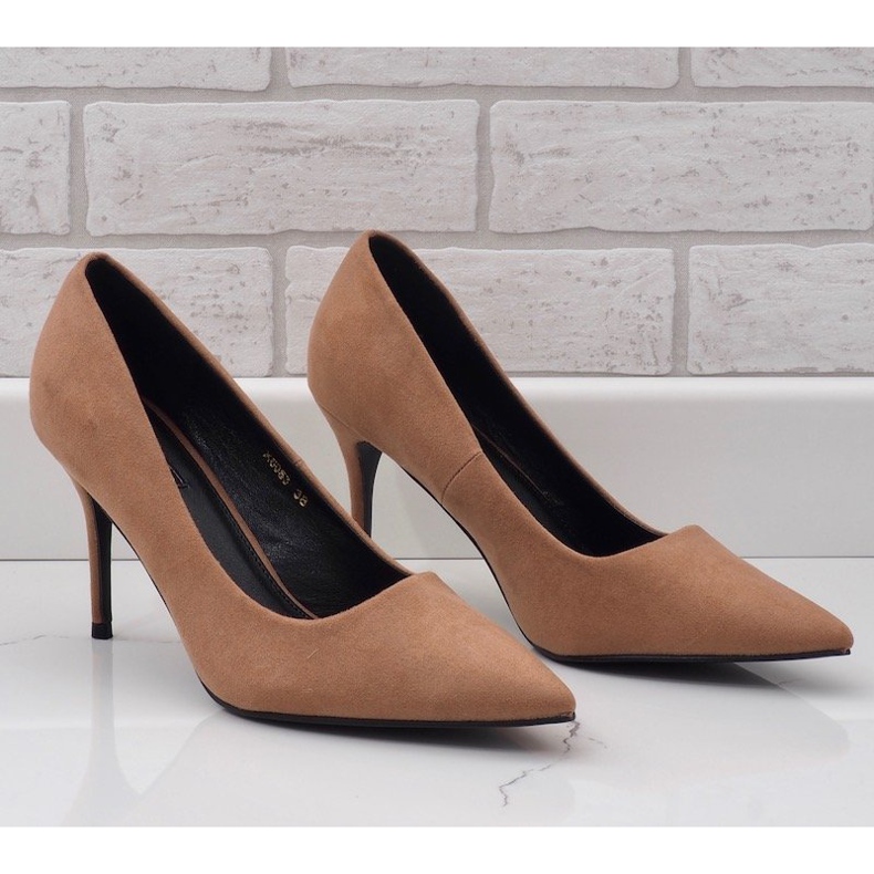 Classiche scarpe con tacco in camoscio X8053 beige 1