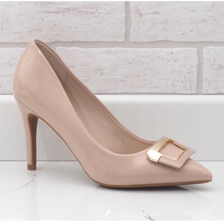 Tacchi laccati beige con fibbia FM3002 1