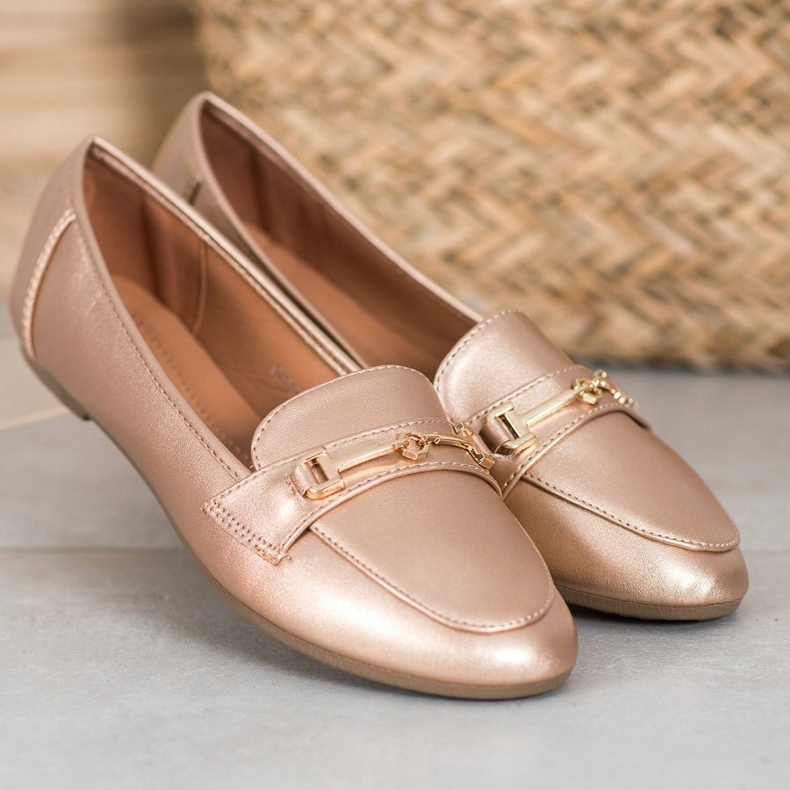 Clowse Calzature in ecopelle alla moda d'oro 2