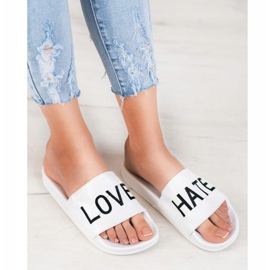 Small Swan LOVE &amp; HATE Pantofole Ecopelle bianco 1