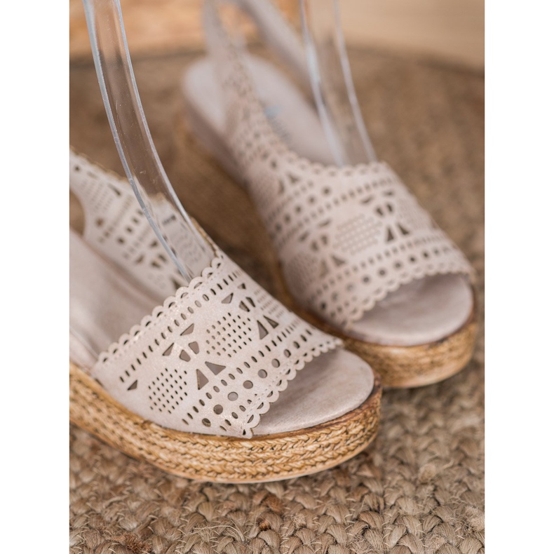 Goodin Sandali con zeppa traforati beige d'oro 1