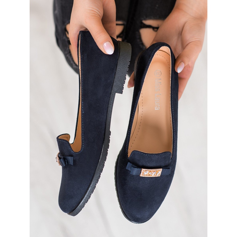 Miss Laura Signori con ornamento blu navy 1