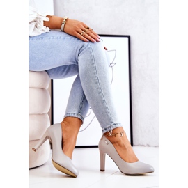 Pompe da donna sul grigio post Sergio Leone 2