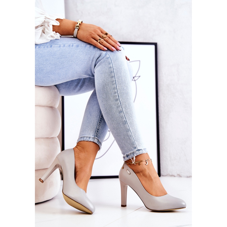 Pompe da donna sul grigio post Sergio Leone 2