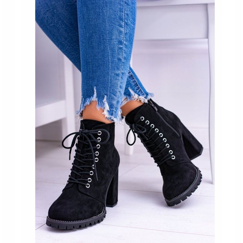 Lu Boo Stivali in pelle scamosciata neri su un palo con strass Halsey nero 1