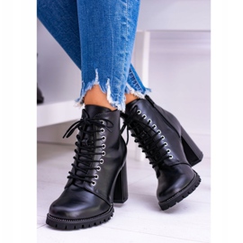 Lu Boo Stivali neri su un palo con strass Halsey nero 1