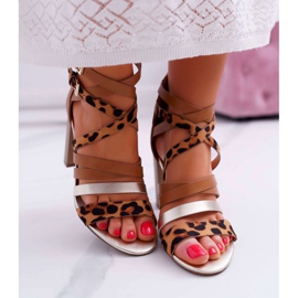 FE1 Sandali da donna eleganti su tacco alto con cinture Villey marrone 2