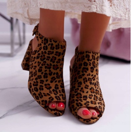BUGO Sandali da donna su tacco alto con punta aperta Leopard Esta Shank marrone 2