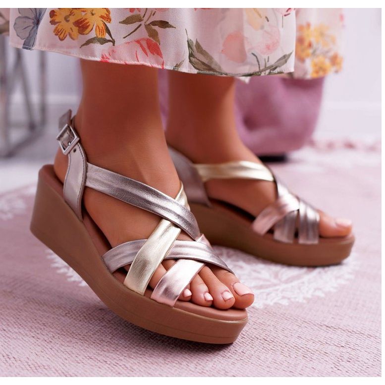 Sandali da donna con zeppe in pelle Maciejka ESP27-25 / 00-1 d'oro 1