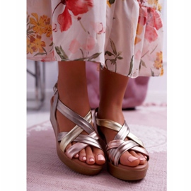 Sandali da donna con zeppe in pelle Maciejka ESP27-25 / 00-1 d'oro 2
