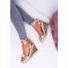 Sandali da donna Lu Boo con zeppa in lino dorato Shiran d'oro 1