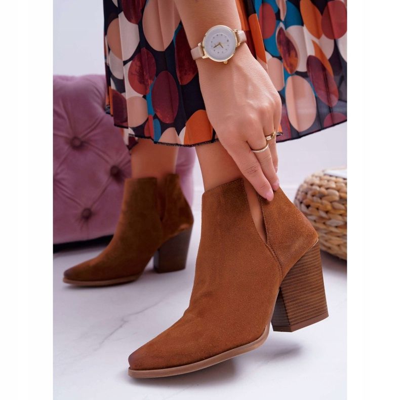 Stivali primaverili da donna con tacco alto in pelle scamosciata marrone Nicole 2430 1