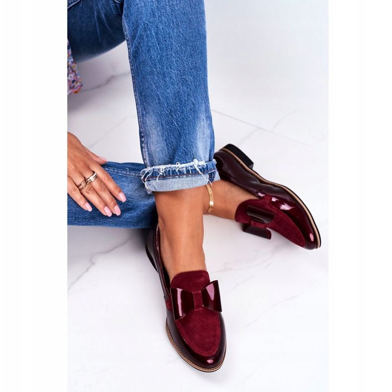 Scarpe brogue da donna Maciejka Mocassini laccati Borgogna 04099-44 / 00-1 rosso multicolore 2