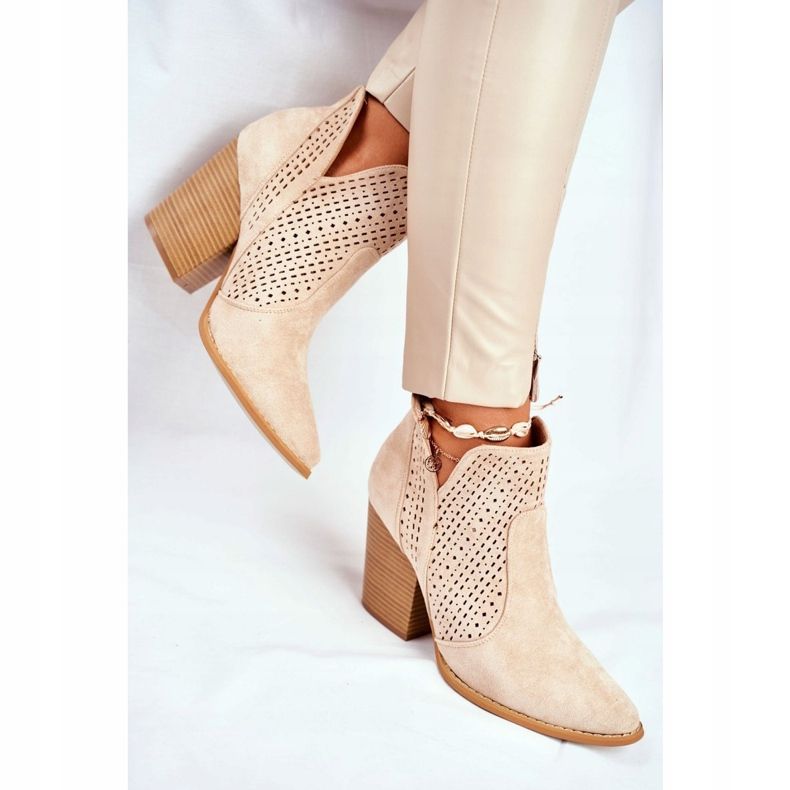 MSMG Stivali da donna con tacco scamosciato traforato tonalità beige chiaro 1