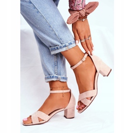 FW1 Sandali in pelle scamosciata beige su un bar Nela 2