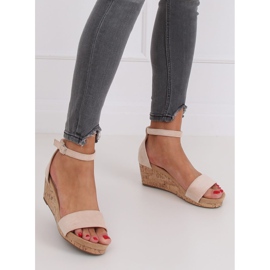 Sandali su una zeppa di sughero beige LL-228P Beige 1