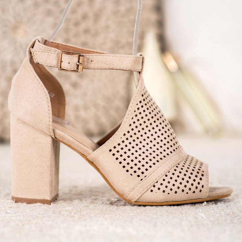 Small Swan Eleganti sandali traforati beige 1
