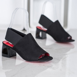 Goodin Scarpe senza lacci su un palo nero 1
