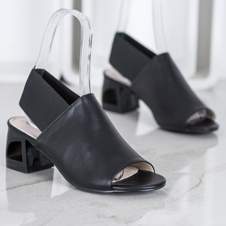 Goodin Scarpe senza lacci su un palo nero 1
