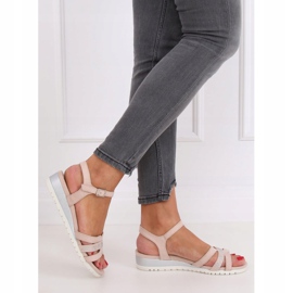 Sandali su una zeppa bassa beige e rosa NS113P Nude 1
