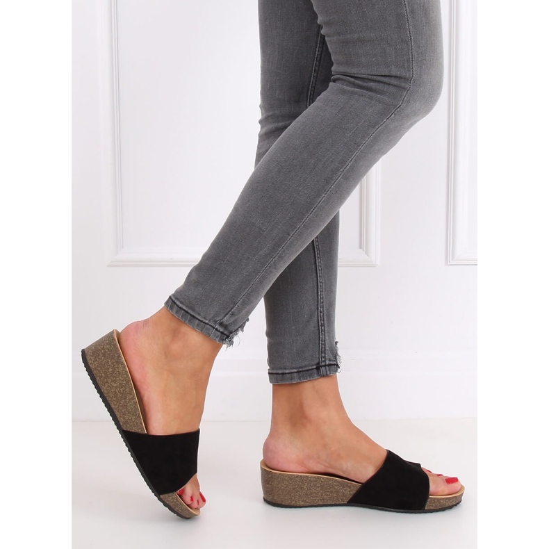 Nero G186P Pantofole nere con zeppa 1