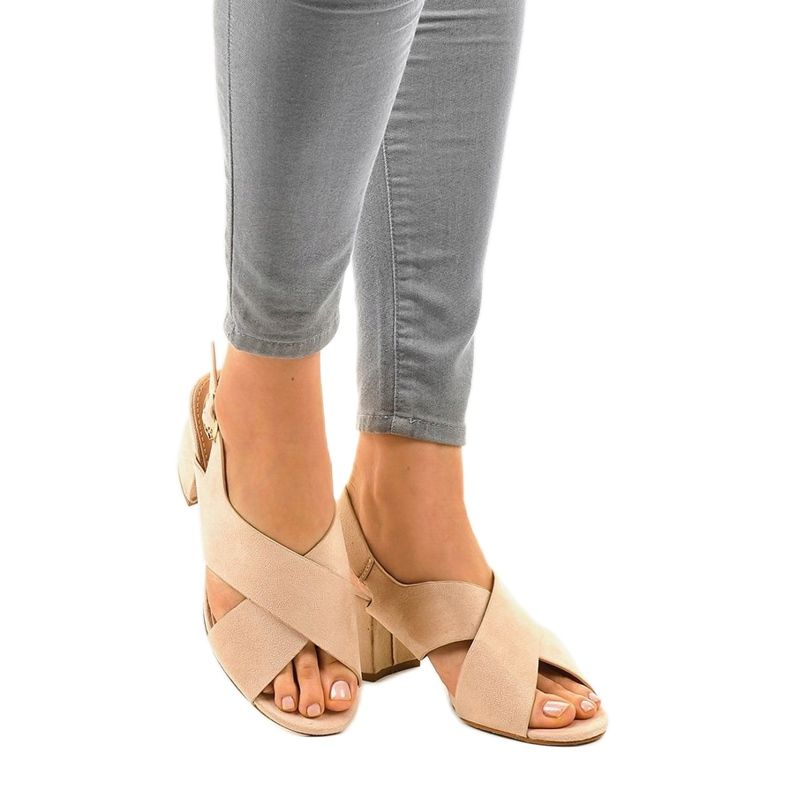 Sandali beige con tacco alto A305 in camoscio 1