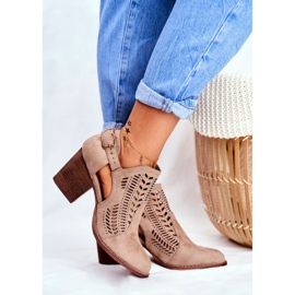 Bellucci Stivali da donna con cut-out Primavera Beige Velluci 1