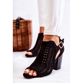 Bellucci Stivali da donna con taglio Spring Black Beyond Us nero 1