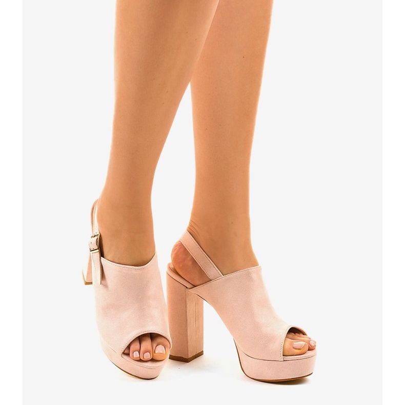 Sandali beige con tacco alto e tomaia 9R05 rosa 1