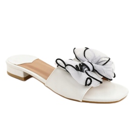 Pantofole bianche con fiocco sul tallone XH1021 bianco 1