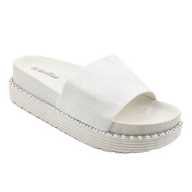 Pantofole bianche su suola spessa, camoscio broccato TL3808 bianco 1