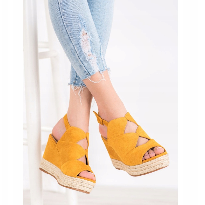 Small Swan Sandali con zeppa alla moda giallo 1
