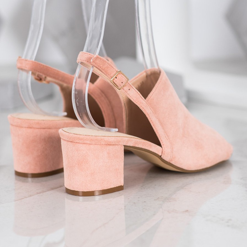Small Swan Scarpe da polvere su un bar rosa 2