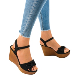 Sandali con zeppa in camoscio nero HY8542 1