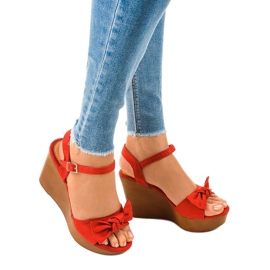 Sandali con zeppa in camoscio rosso HY8542 1