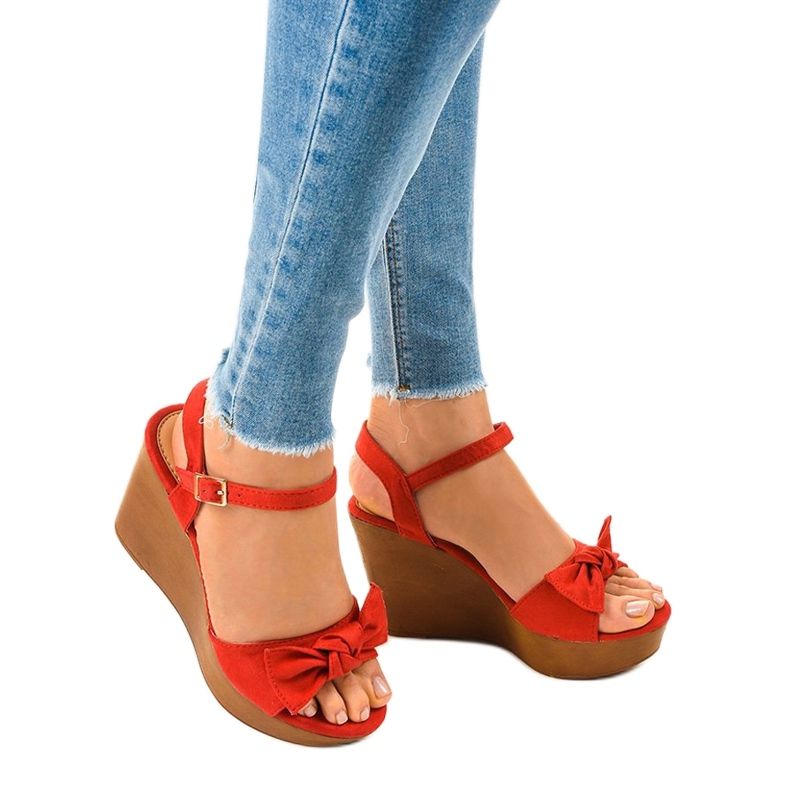 Sandali con zeppa in camoscio rosso HY8542 1