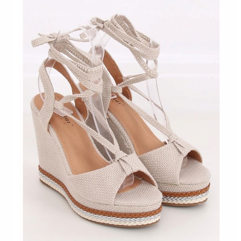 Beige GP07 Sandali beige con zeppa 1