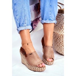 Sandali da donna con zeppa Big Star Beige FF274982 1