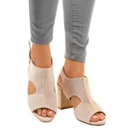 Sandali beige traforati con taglio 99-33A 1