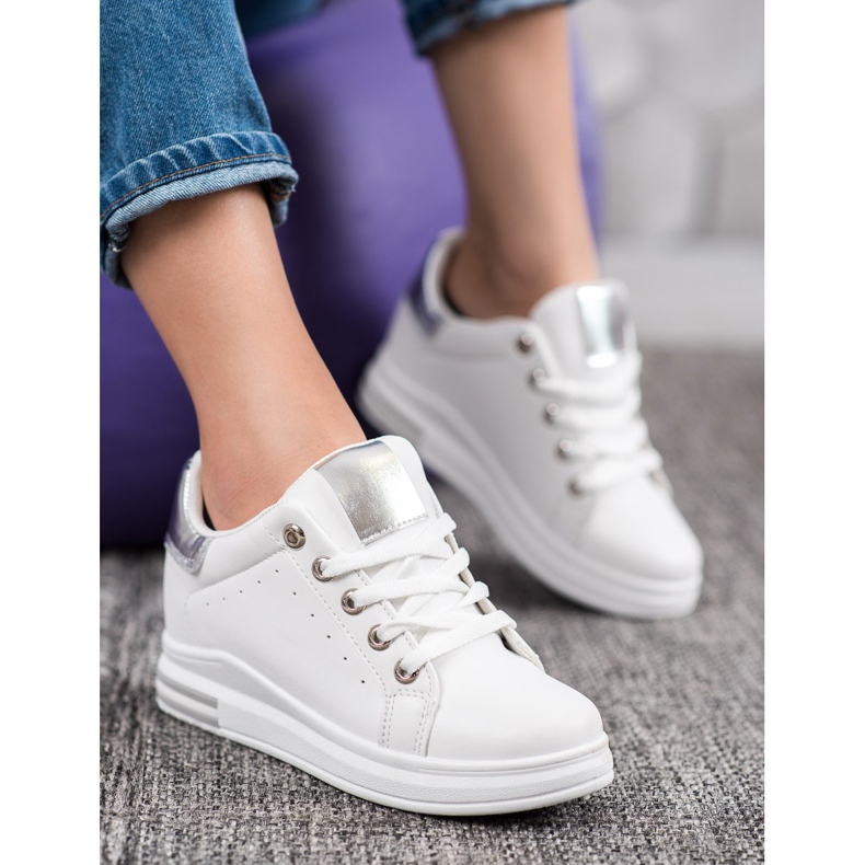 SHELOVET Scarpe sportive su una zeppa bianco 1
